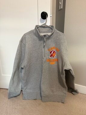 STARTER Gray Quarter-Zip Sweatshirt with Tampa Bay Buccaneers Football Logo